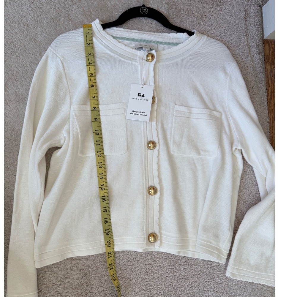 Free Assembly NWT Ruffle Neck Cardigan w Gold Buttons Off White Size Large - Picture 6 of 8